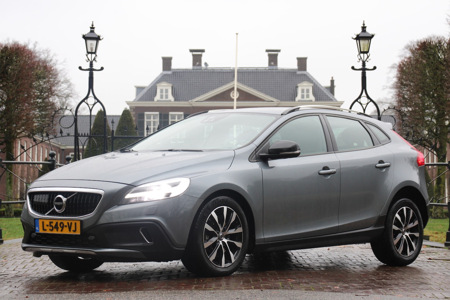 Volvo V40 Cross Country - 1.5 T3 EDITION+ AUTOMAAT | LEDER | NAVI | CAMERA | CLIMA | STOELVERWARMING | ADAPT. CRUISE - AutoWereld.nl