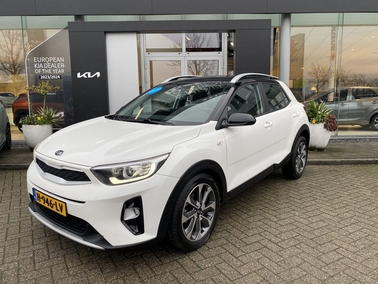 Kia Stonic - 1.0 T-GDi DynamicLine Automaat | Cruise | Navi | Trekhaak | Info Jeroen 0492-588980 Info J - AutoWereld.nl