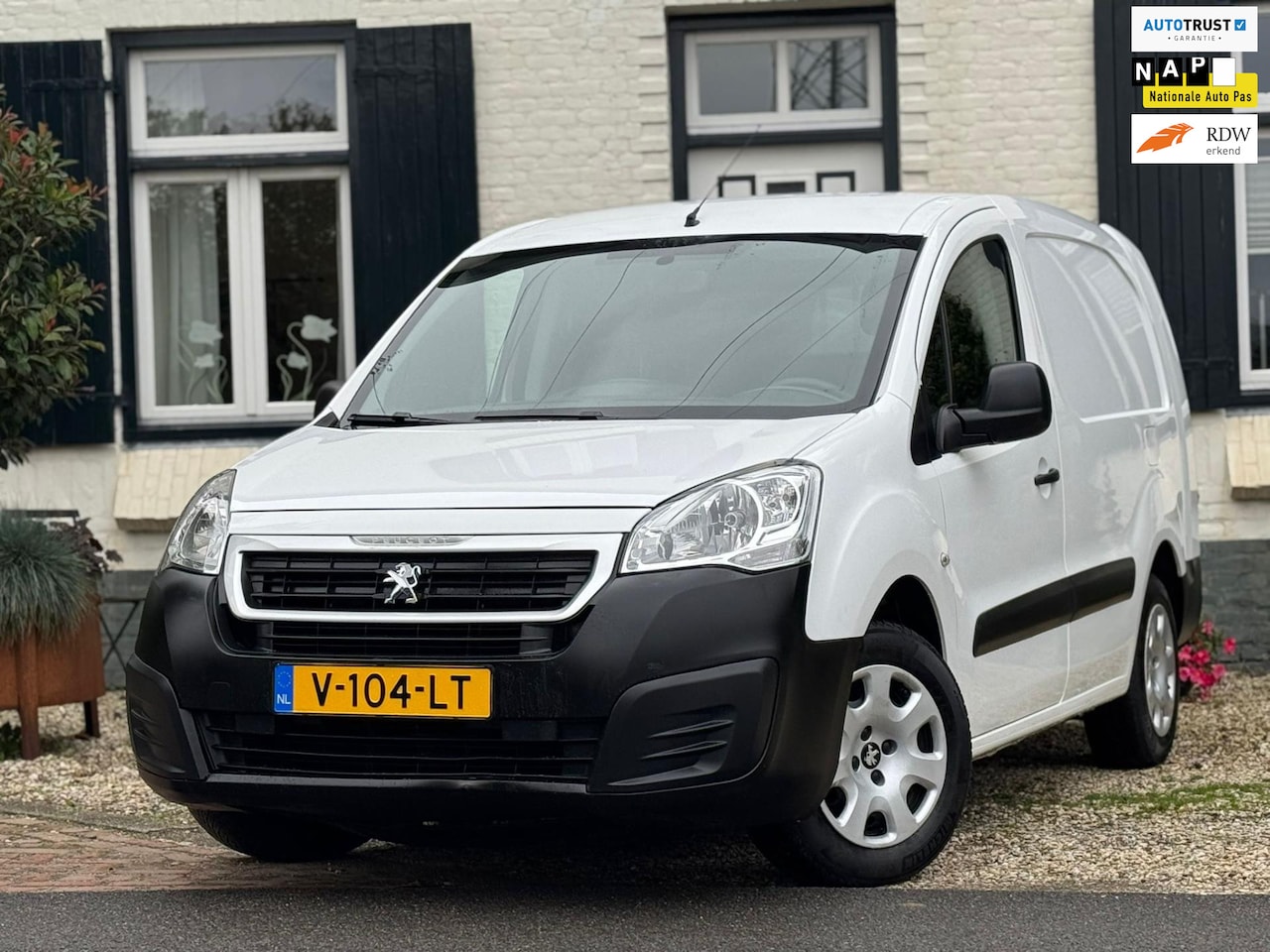 Peugeot Partner - 122 1.6 BlueHDi 100 L1 Premium S&S|Automaat|Airco| - AutoWereld.nl