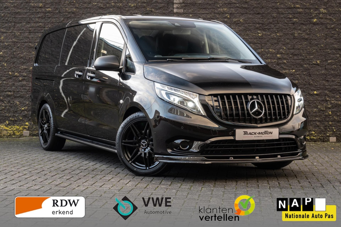 Mercedes-Benz Vito - 114 CDI Lang Black & Black 215 PK - AutoWereld.nl