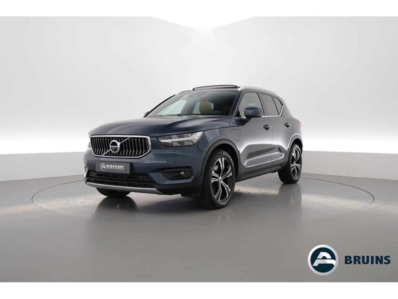 Volvo XC40 - 1.5 T5 Recharge Inscription 1.5 262 PK T5 Recharge Inscription, Pano-dak, 360 camera, H&K audio, Leer - AutoWereld.nl