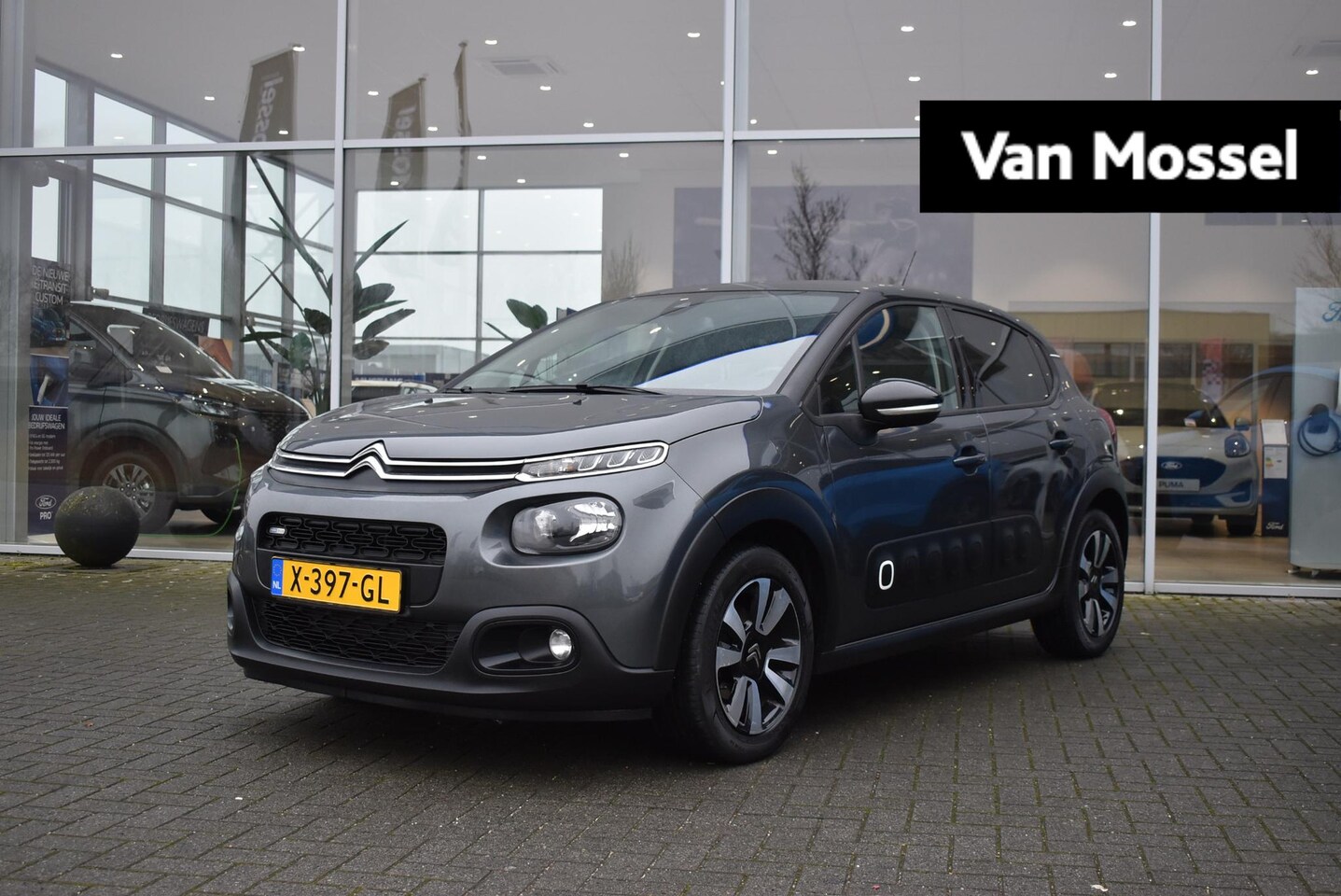 Citroën C3 - 1.2 PureTech Shine | Climate Control | Cruise Control | Navigatie | Parkeersensoren Achter - AutoWereld.nl