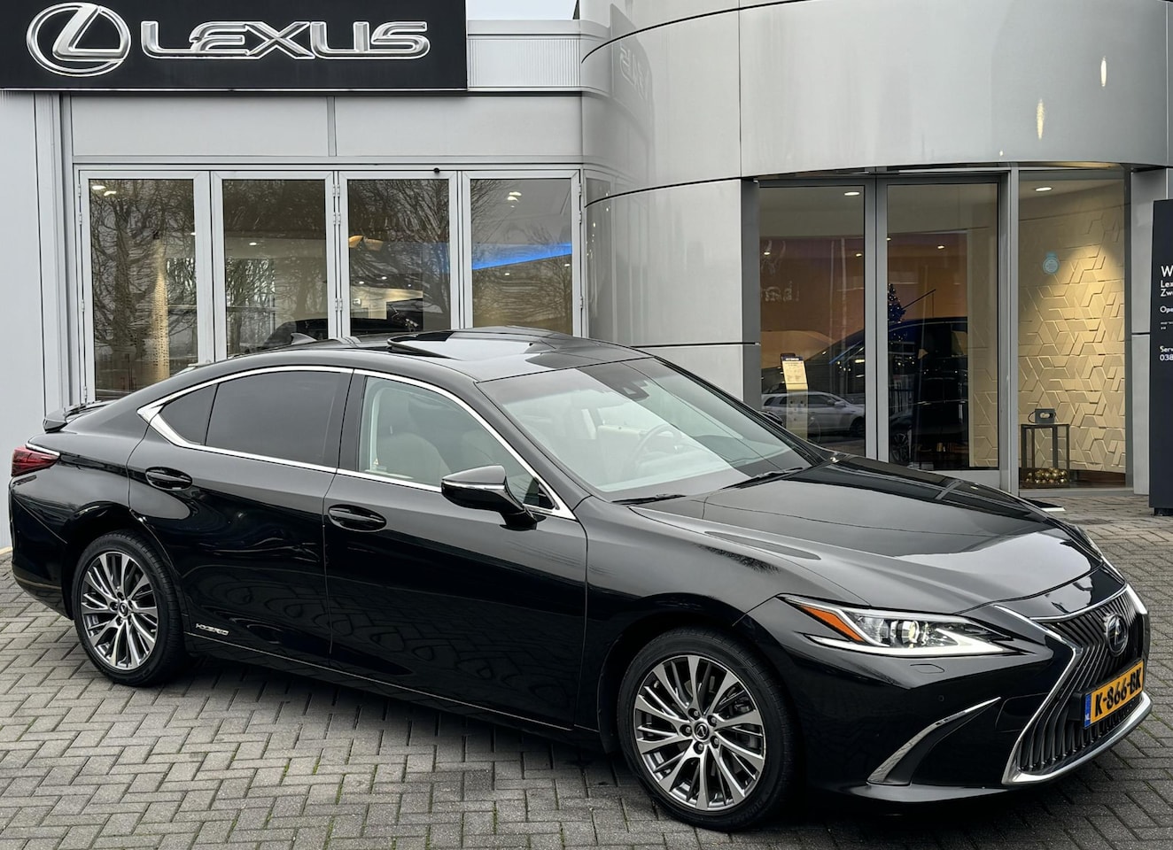 Lexus ES - 300h Business Line NL-AUTO STUURVERW STOELVERW DAB+ BLIND-SPOT SCHUIFDAK NAVI APPLE-CARPLA - AutoWereld.nl