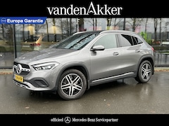 Mercedes-Benz GLA-Klasse - 200 Luxury // Panoramadak // Distronic // Memory Stoelen // MultiBeam // Camera // Sfeerve