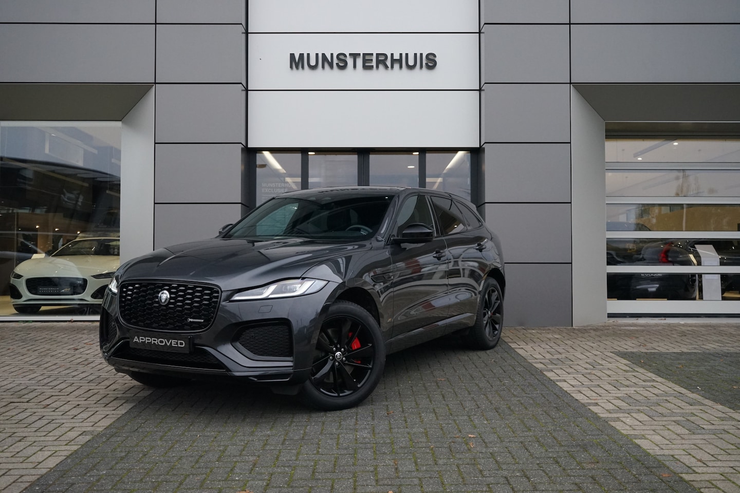 Jaguar F-Pace - 2.0 P400e PHEV SE - Elektrisch glazen panorama-dak - Afneembare trekhaak - - AutoWereld.nl