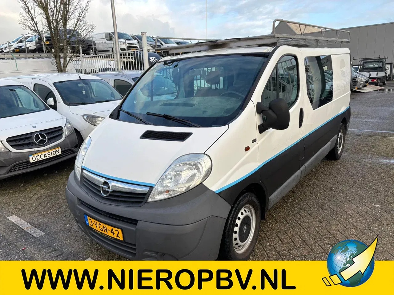 Opel Vivaro - 2.5CDTI L2H1 Dubbelcabine Airco Trekhaak 178800KM - AutoWereld.nl