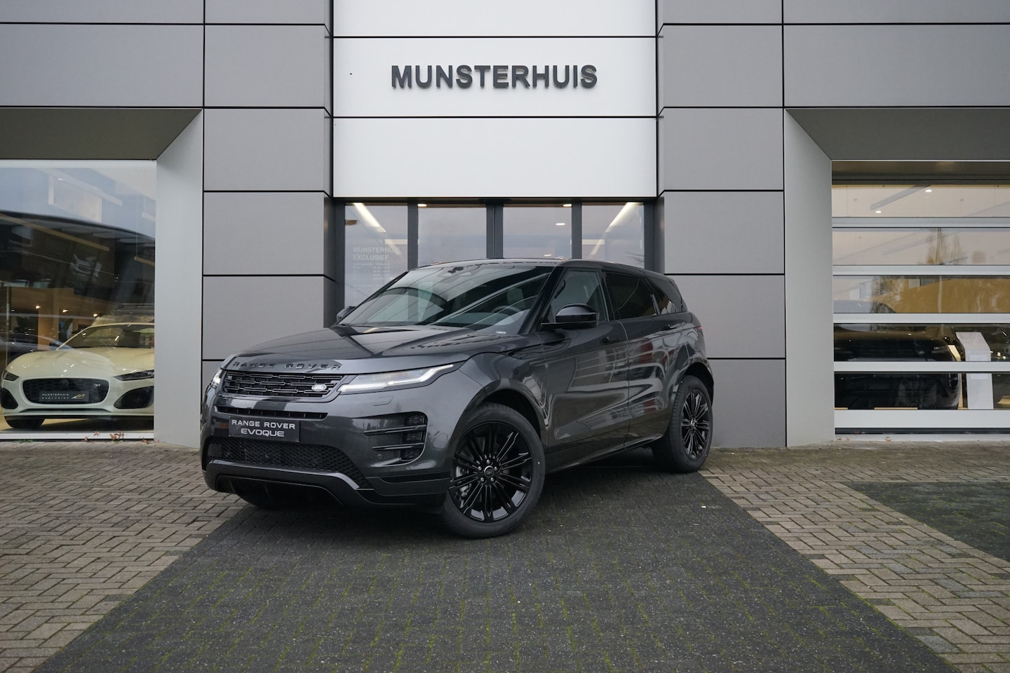 Land Rover Range Rover Evoque - 1.5 P270e PHEV AWD Dynamic SE - 5 jaar garantie - Voorstoelen / Achterbank verwarmd - AutoWereld.nl