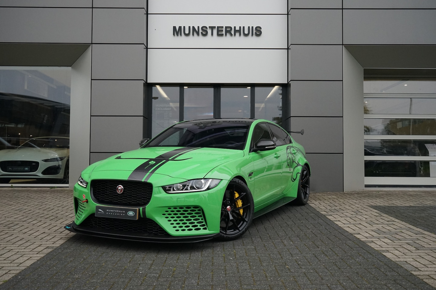 Jaguar XE - 5.0 SV Project 8 - 1 of 300 - - AutoWereld.nl