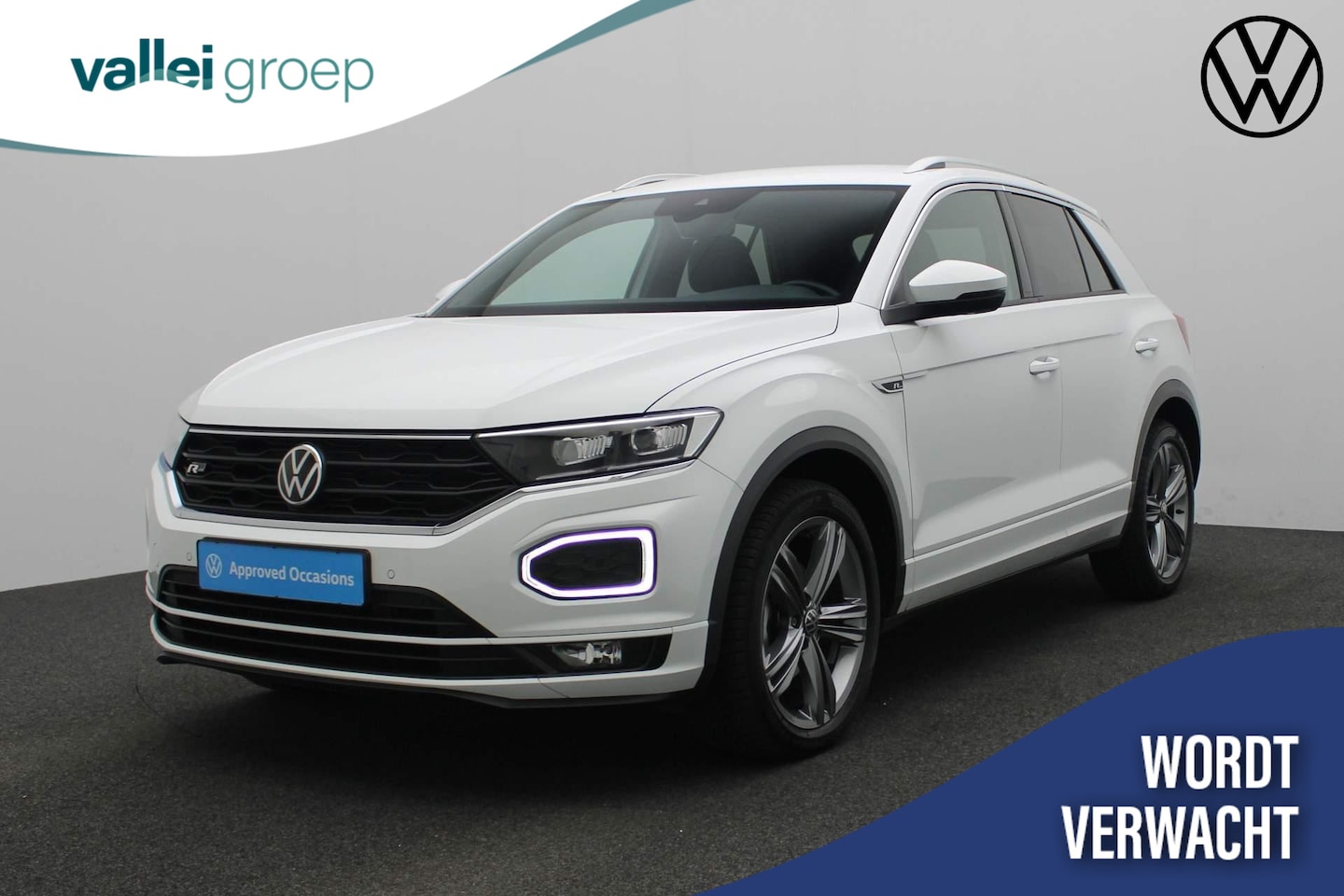 Volkswagen T-Roc - 1.5 TSI 150PK DSG Sport Business R / R-Line | Trekhaak | Navi | Parkeersensoren voor/achte - AutoWereld.nl