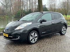 Nissan LEAF - Tekna 24 kWh 2015 Leer Bose Xenon NAP Rook- en huisdiervrij Hoge instap Vol opties Camera