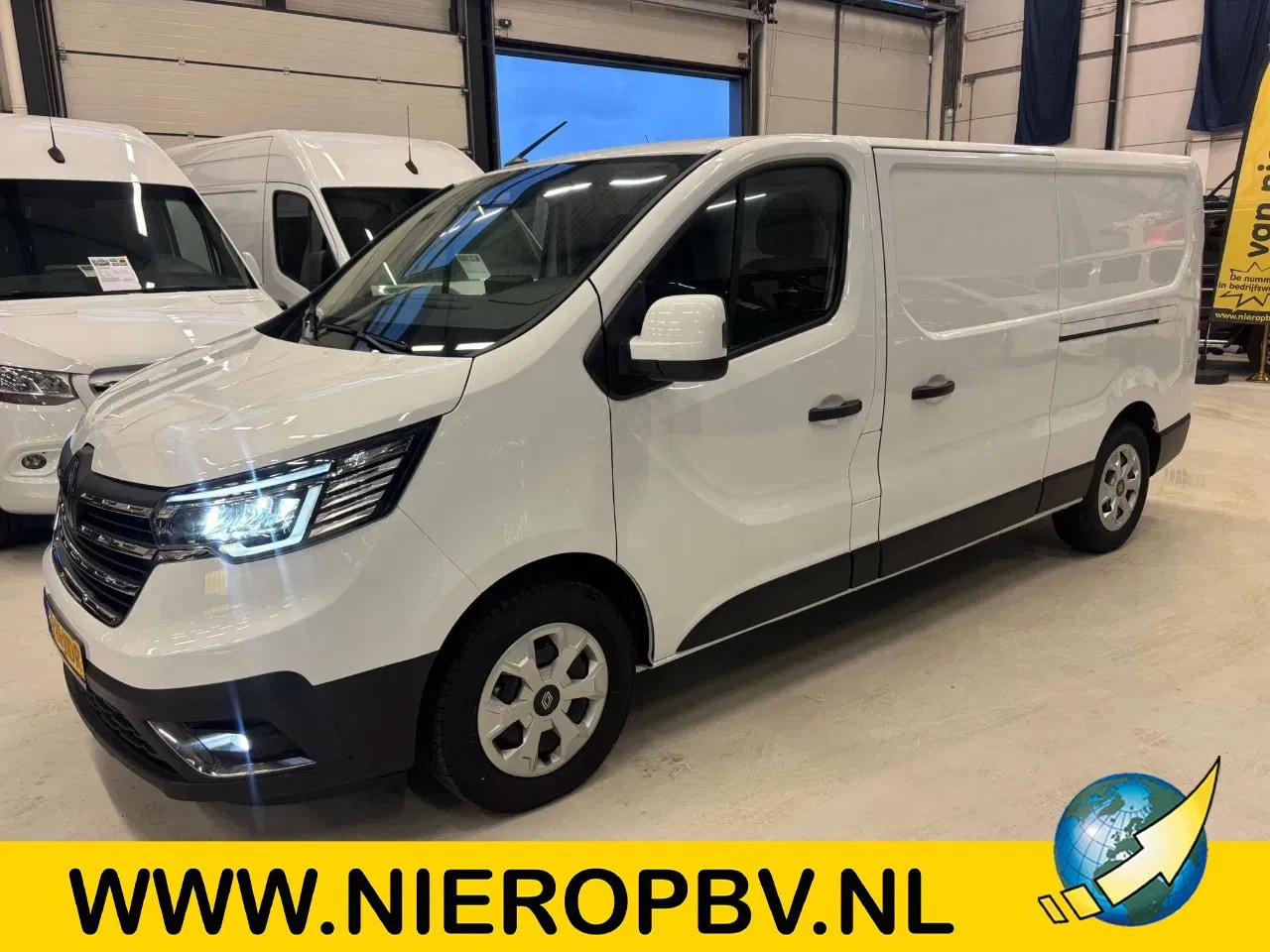 Renault Trafic - 2.0DCI L2H1 Automaat Dubbele Schuifdeuren Airco Navi Cruisecontrol NIEUW - AutoWereld.nl