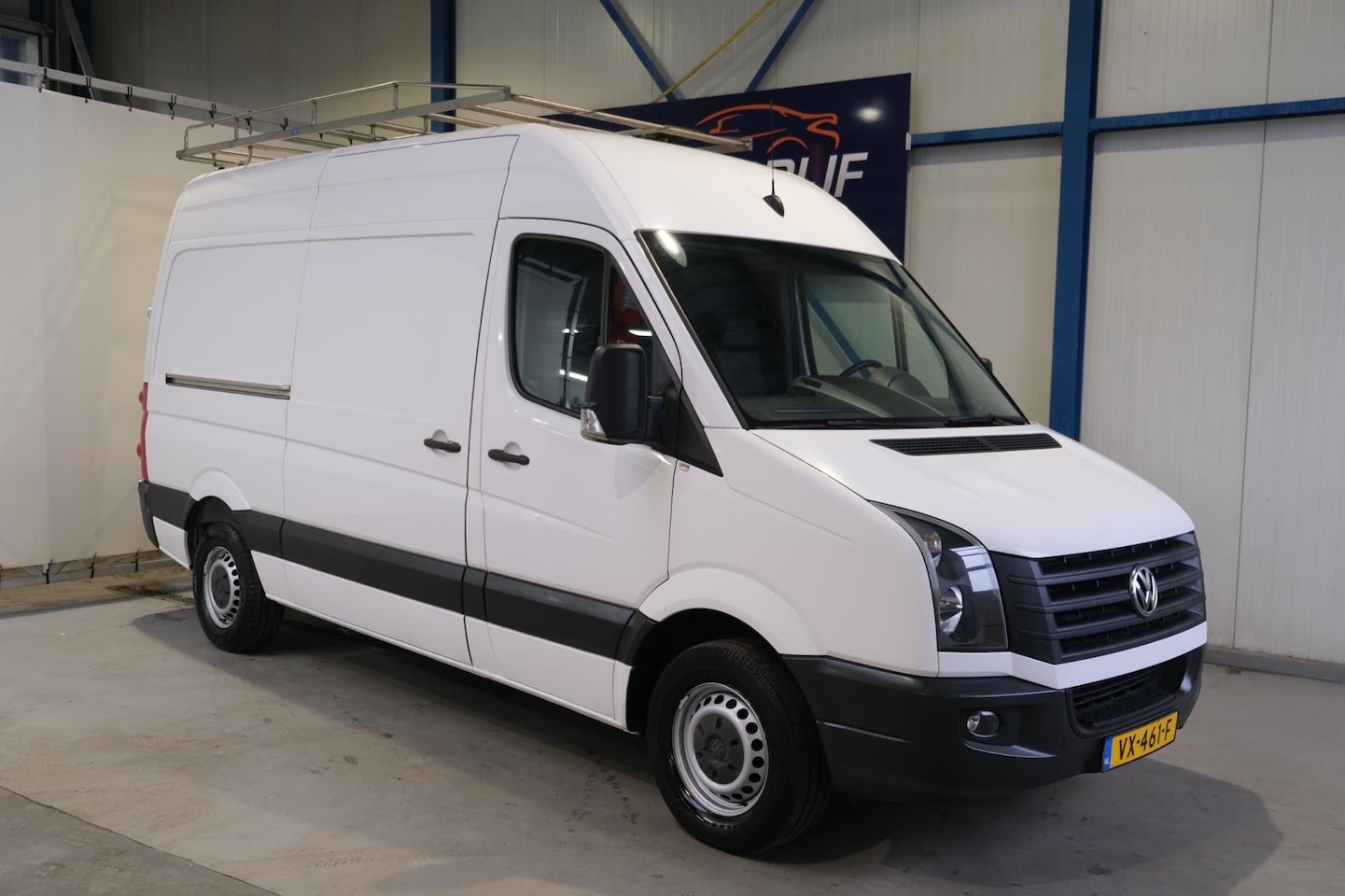 Volkswagen Crafter - 35 2.0 TDI L2H2 - N.A.P. Airco, Cruise, Navi, Camera, Trekhaak. - AutoWereld.nl