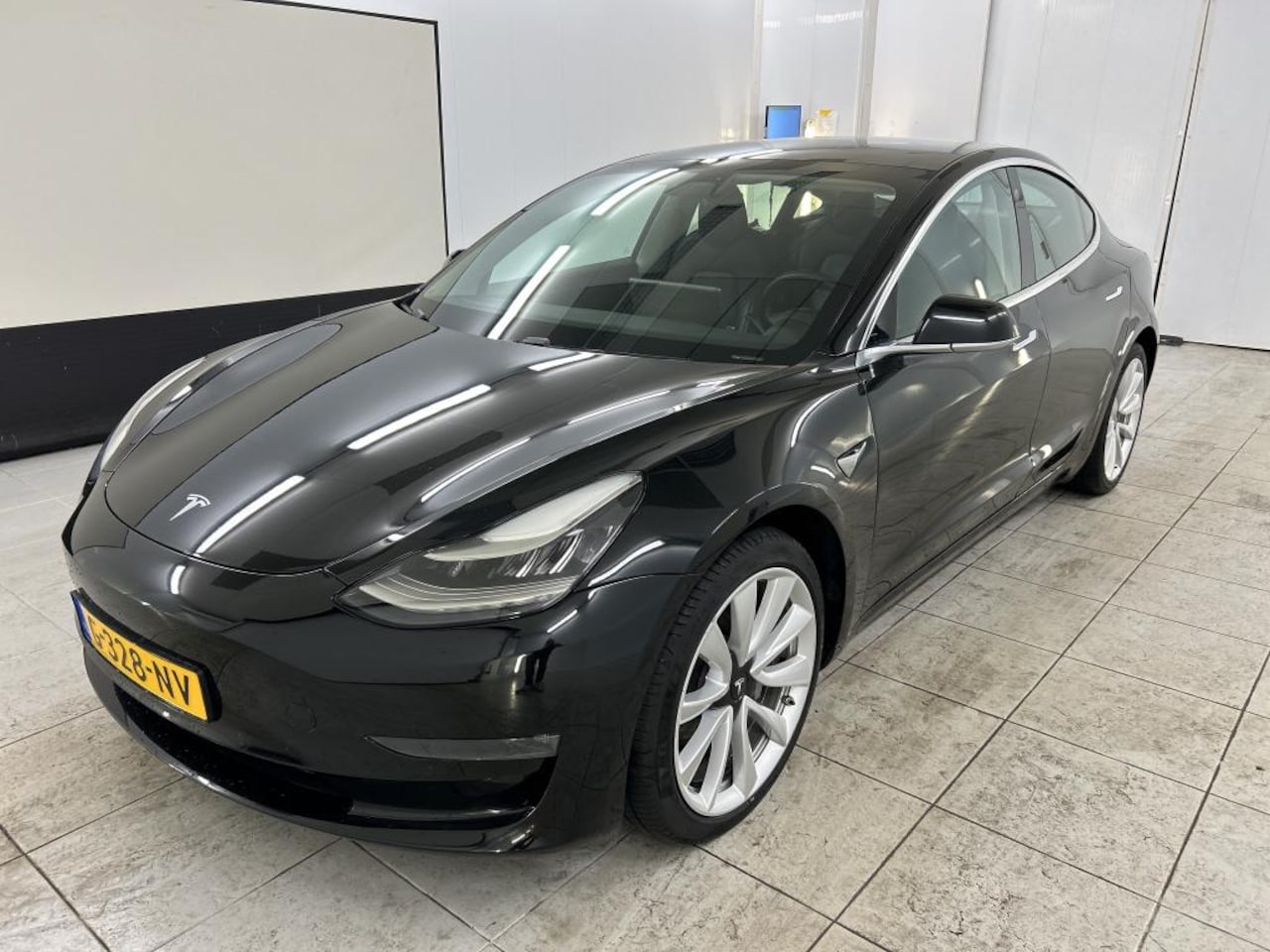 Tesla Model 3 - Long-Range AWD 351pk 75 kWh [ AUTOPILOT+19'' LMV+620KM WLTP+PREMIUM AUDIO ] - AutoWereld.nl