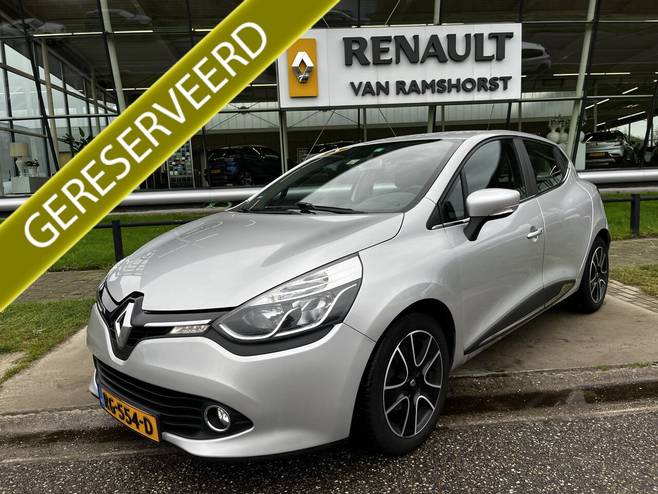 Renault Clio - 1.5 dCi ECO Dynamique / Keyless / Navi / Climate control / Cruise / Bluetooth / - AutoWereld.nl