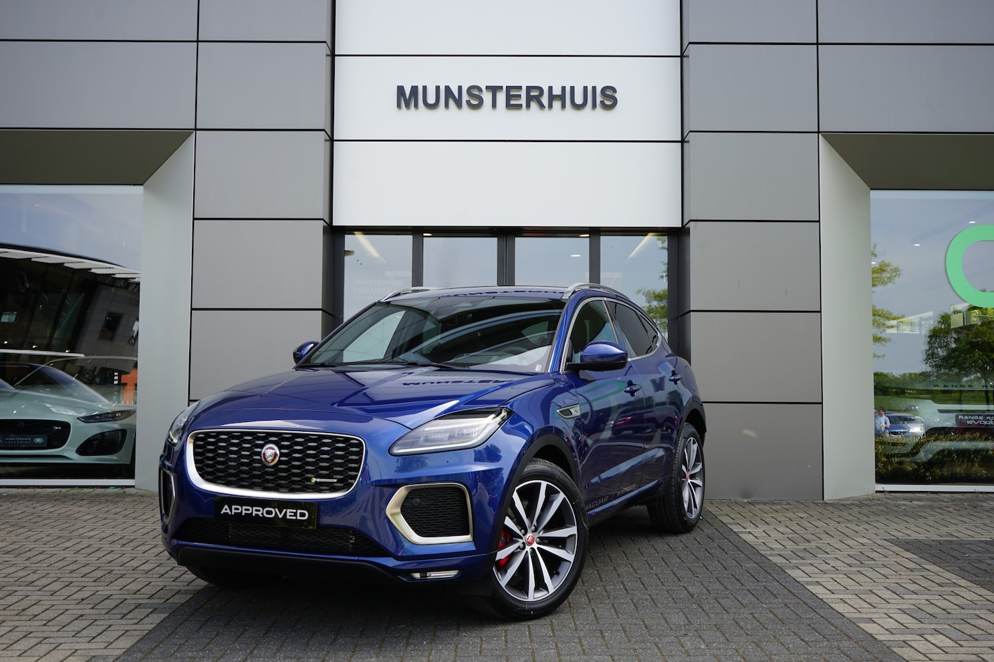 Jaguar E-Pace - 1.5 P300e AWD R-Dynamic HSE - Head-up Display - Camera - Stoelverwarming - - AutoWereld.nl