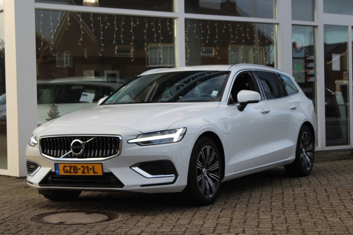 Volvo V60 - 2.0 T6 Recharge AWD Business Pro 2.0 T6 Recharge AWD Business Pro - AutoWereld.nl