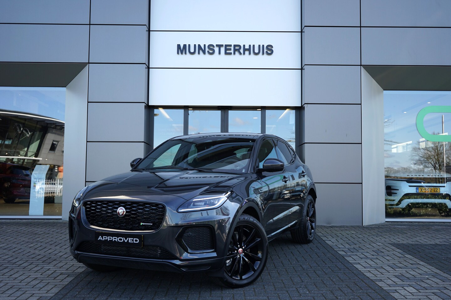 Jaguar E-Pace - 1.5 P300e AWD R-Dynamic Black - Carpathian Grey - Black Exterior Pack - - AutoWereld.nl