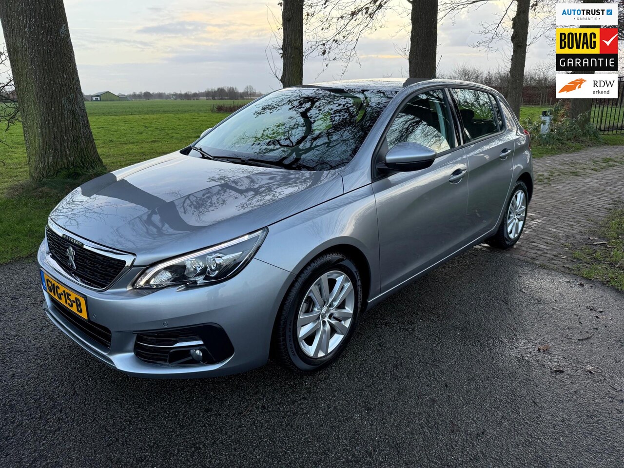 Peugeot 308 - 1.2 PureTech Allure / Navi / Led / Lage Km / Airco / - AutoWereld.nl