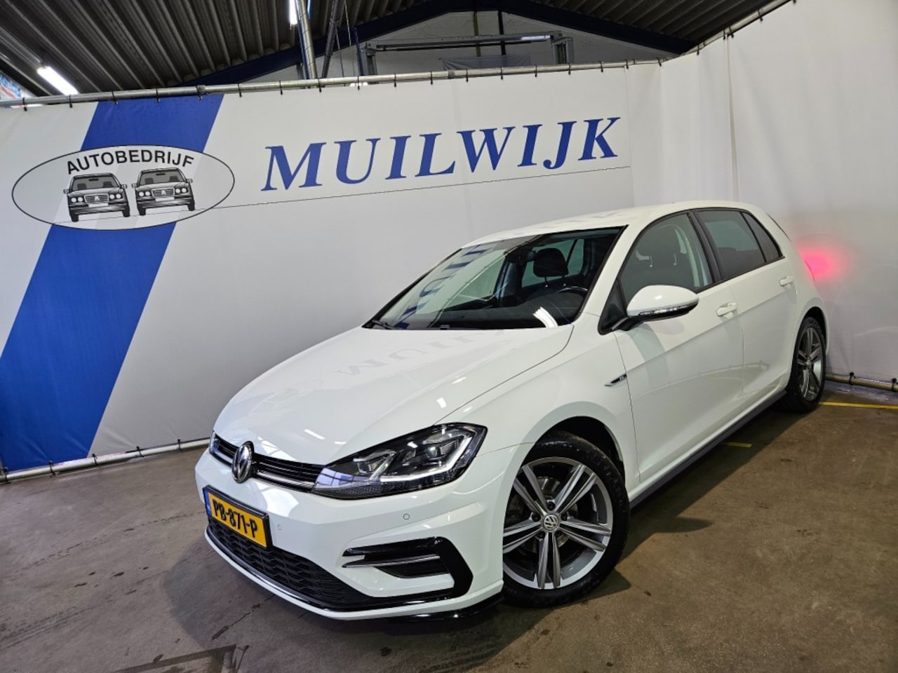 Volkswagen Golf - 1.0 TSI Highline Business R / R-Line / Virtual / Full LED / NL A - AutoWereld.nl