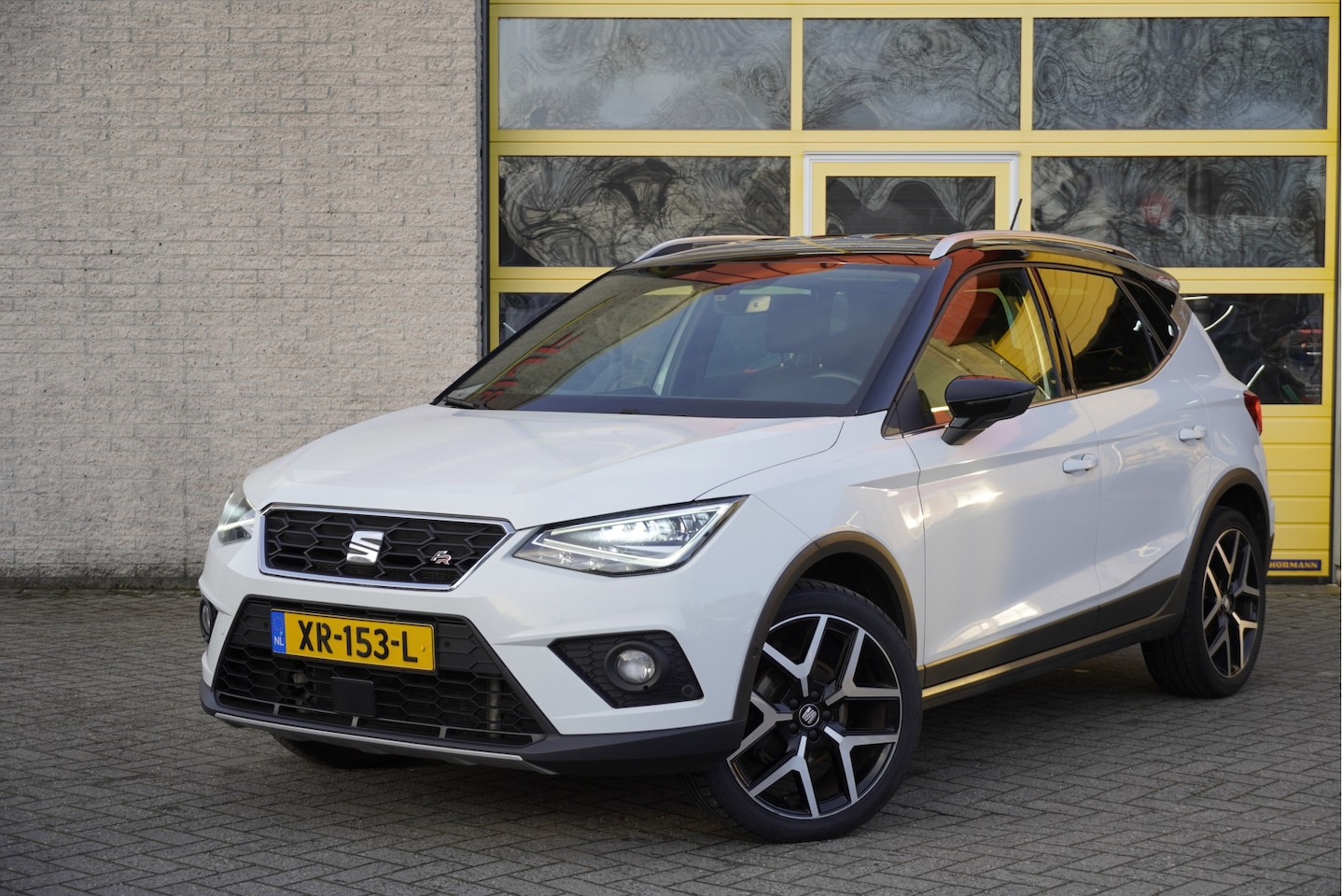 Seat Arona - 1.5 TSI 150PK! FR BJ2019 Lmv 18" | Led | Pdc | Navi | Keyless entry | Achteruitrijcamera | - AutoWereld.nl