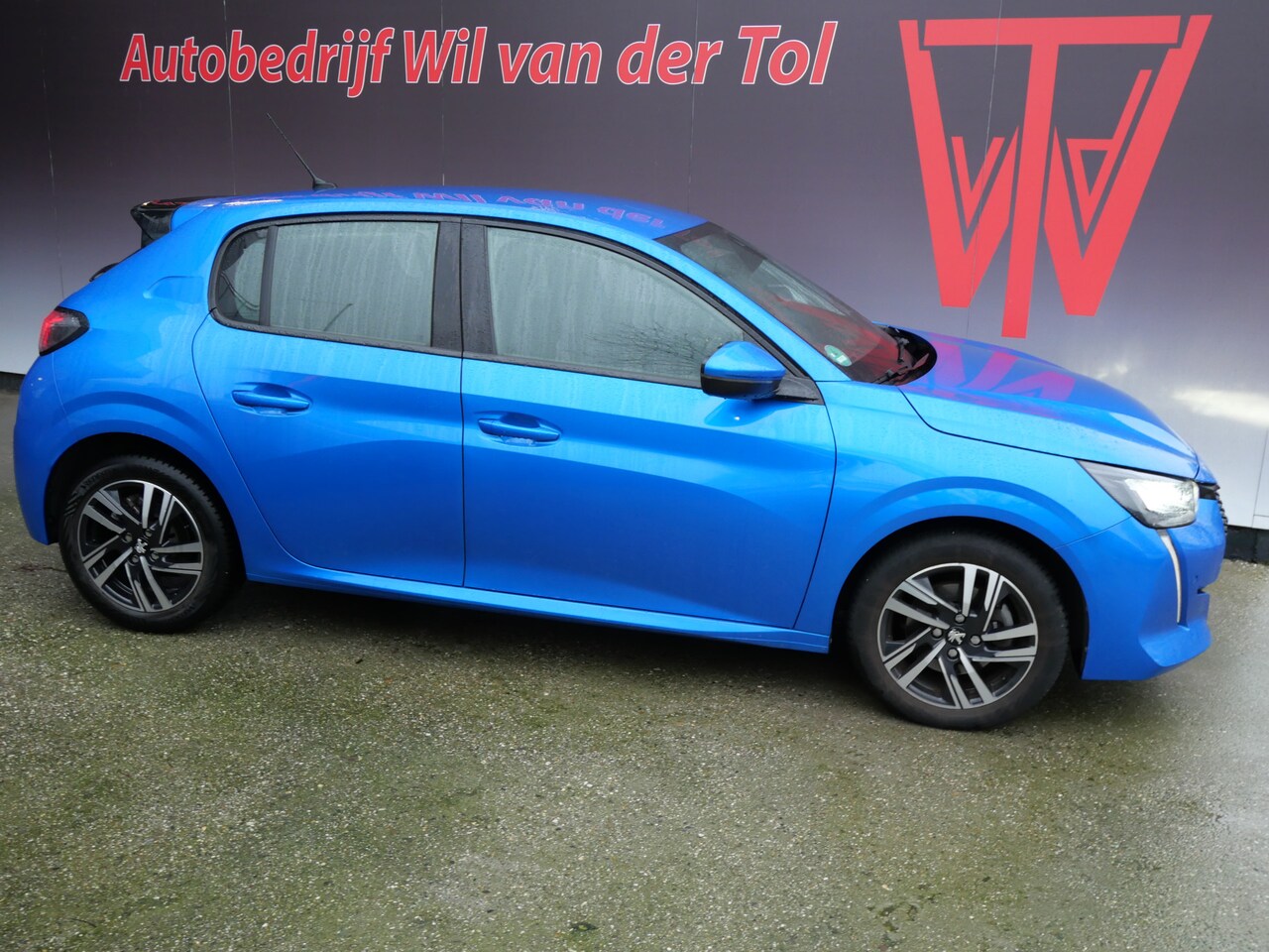 Peugeot 208 - 1.2 PureTech ALLURE | AUTOMAAT | 3D i-COCKPIT | BREED NAVI | CAMERA | ALL-SEASON!! - AutoWereld.nl