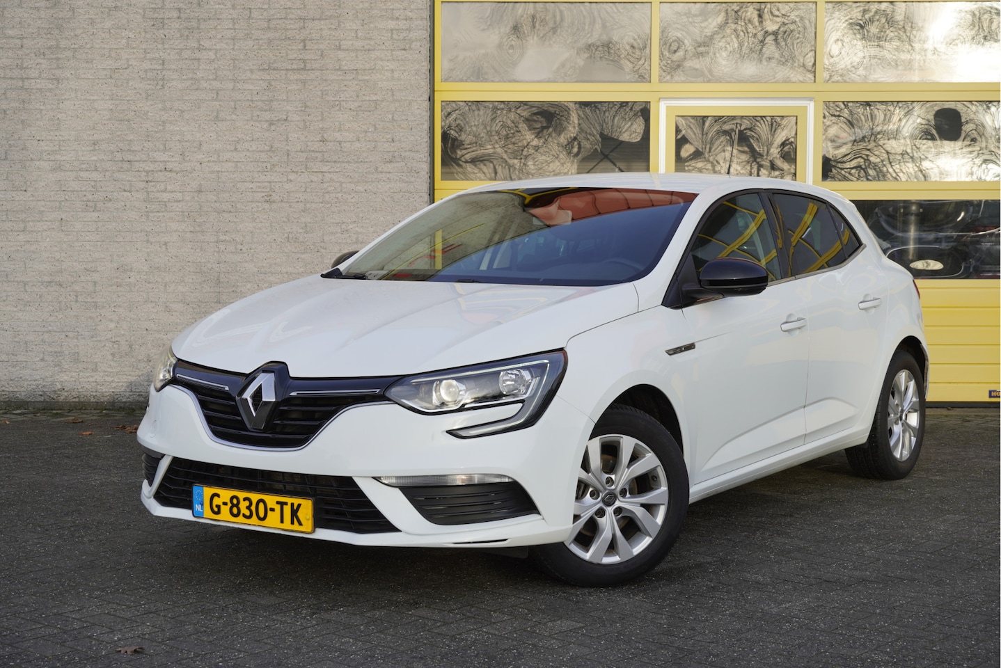 Renault Mégane - 1.3 TCe 5drs Limited BJ2019 Lmv 16" | Led | Pdc | Navi | Keyless entry | Climate control | - AutoWereld.nl