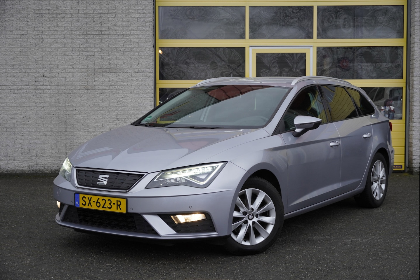 Seat Leon ST - 1.0 EcoTSI Style BJ2018 Lmv 16" | Led V+A | Pdc | Navi | Achteruitrijcamera | App-Connect - AutoWereld.nl