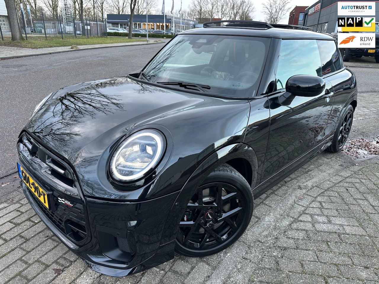 MINI Cooper - Mini 1.5 C 2024 John Cooper Works M SPORT PANO LEER NAP LUXE - AutoWereld.nl