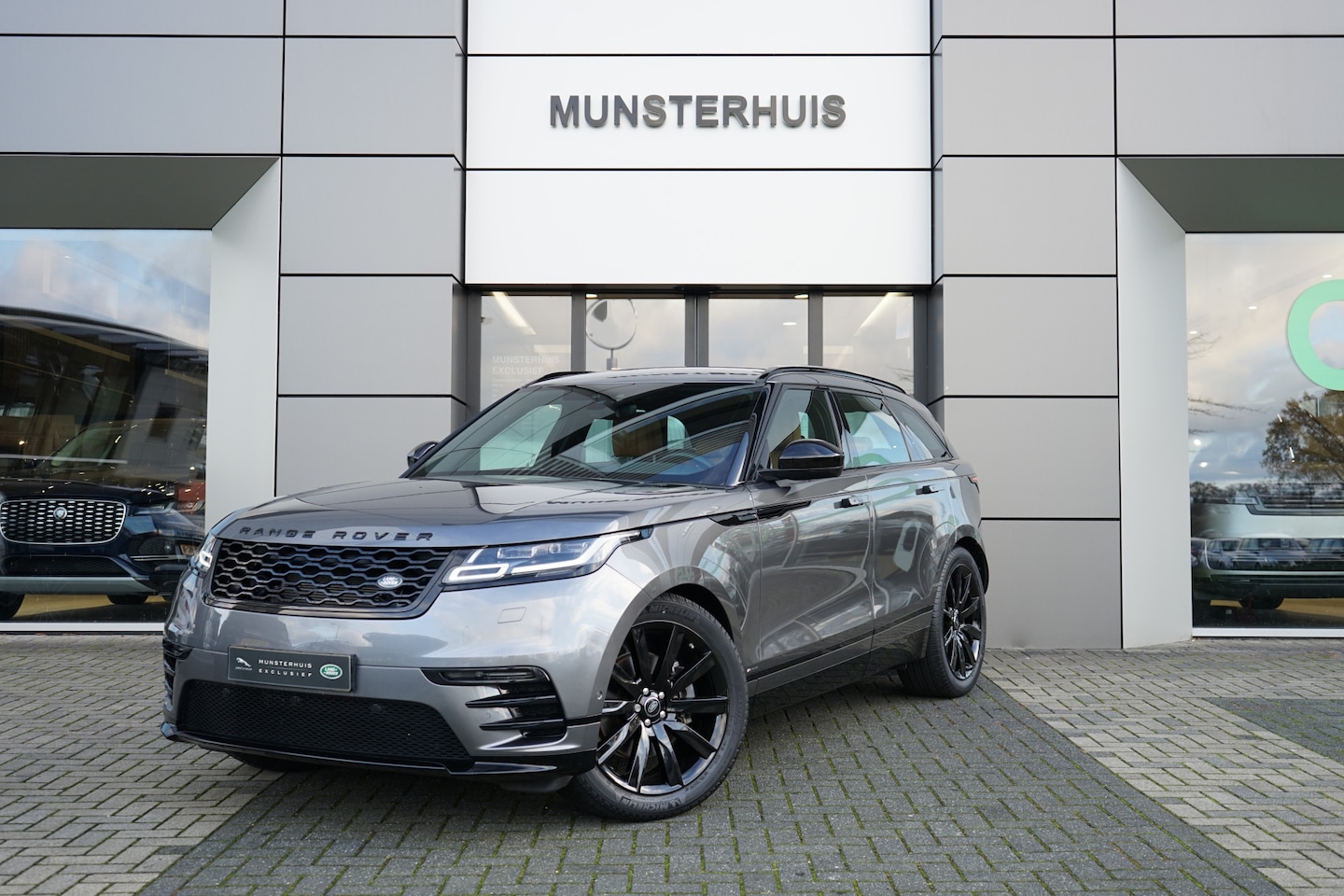 Land Rover Range Rover Velar - 3.0 V6 AWD R-Dynamic HSE | Luchtvering | Meridian Surround audio | Verwarmde- en geventile - AutoWereld.nl