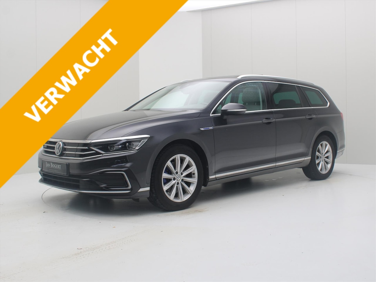 Volkswagen Passat Variant - 1.4 TSI GTE 218pk DSG6 Highline [ PANODAK+TREKHAAK+LEDER+CARPLAY+ACC+NAVIGATIE+LED+PDC ] - AutoWereld.nl