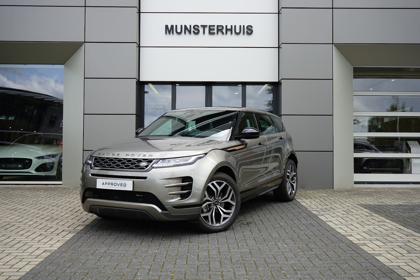 Land Rover Range Rover Evoque - 1.5 P300e PHEV AWD Dynamic SE - Voorstoelen verwarmd - - AutoWereld.nl