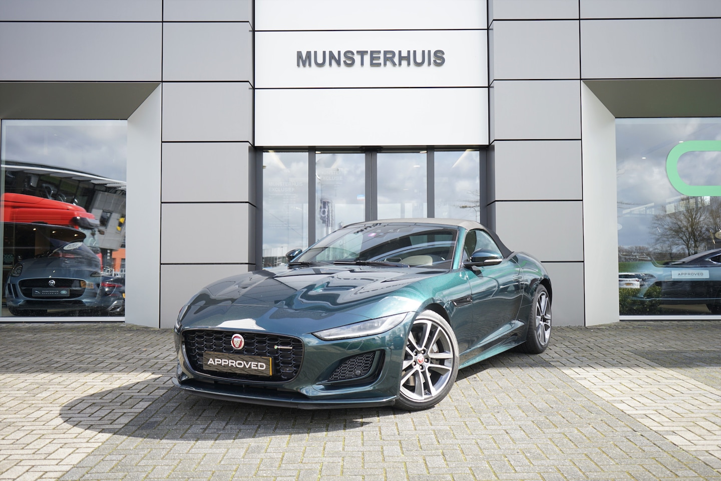 Jaguar F-type - P300 RWD R-Dynamic | Facelift | British Racing Green | Meridian Audio | - AutoWereld.nl