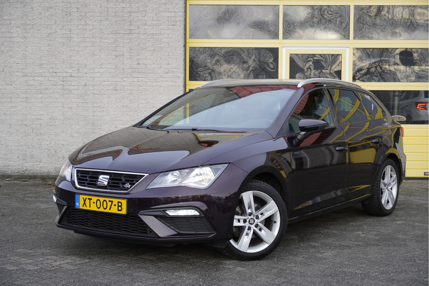 Seat Leon ST - 1.5 TSI 131PK! FR Business Intense BJ2019 Lmv 17" | Led | Pdc | Navi | Keyless entry | Pan - AutoWereld.nl