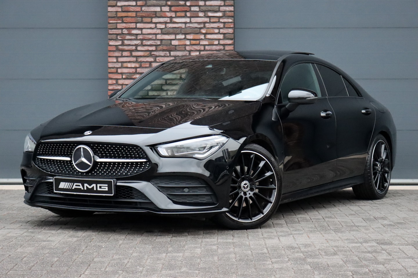 Mercedes-Benz CLA-Klasse - 180 AMG Line Aut7 | Panoramadak | Memory | Sfeerverlichting | Camera | Advanced Sound Syst - AutoWereld.nl