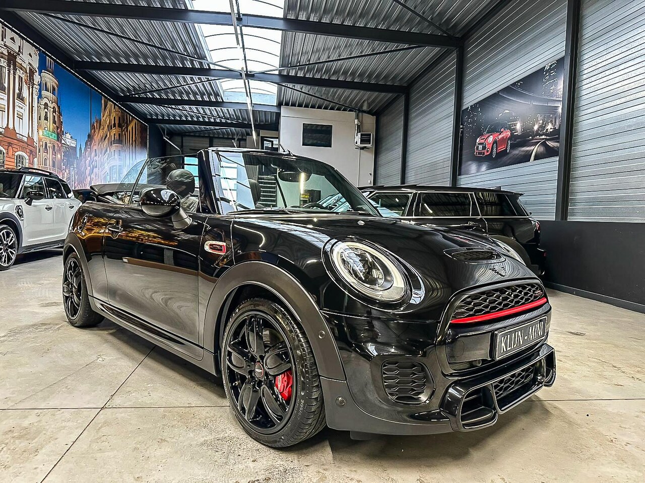 MINI Cabrio - Mini 2.0 John Cooper Works F1 aut Blackline 231pk/18"Jcw/Navi/HK/led/Bomvol - AutoWereld.nl