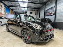 MINI Cabrio - 2.0 John Cooper Works F1 aut Blackline 231pk/18"Jcw/Navi/HK/led/Bomvol