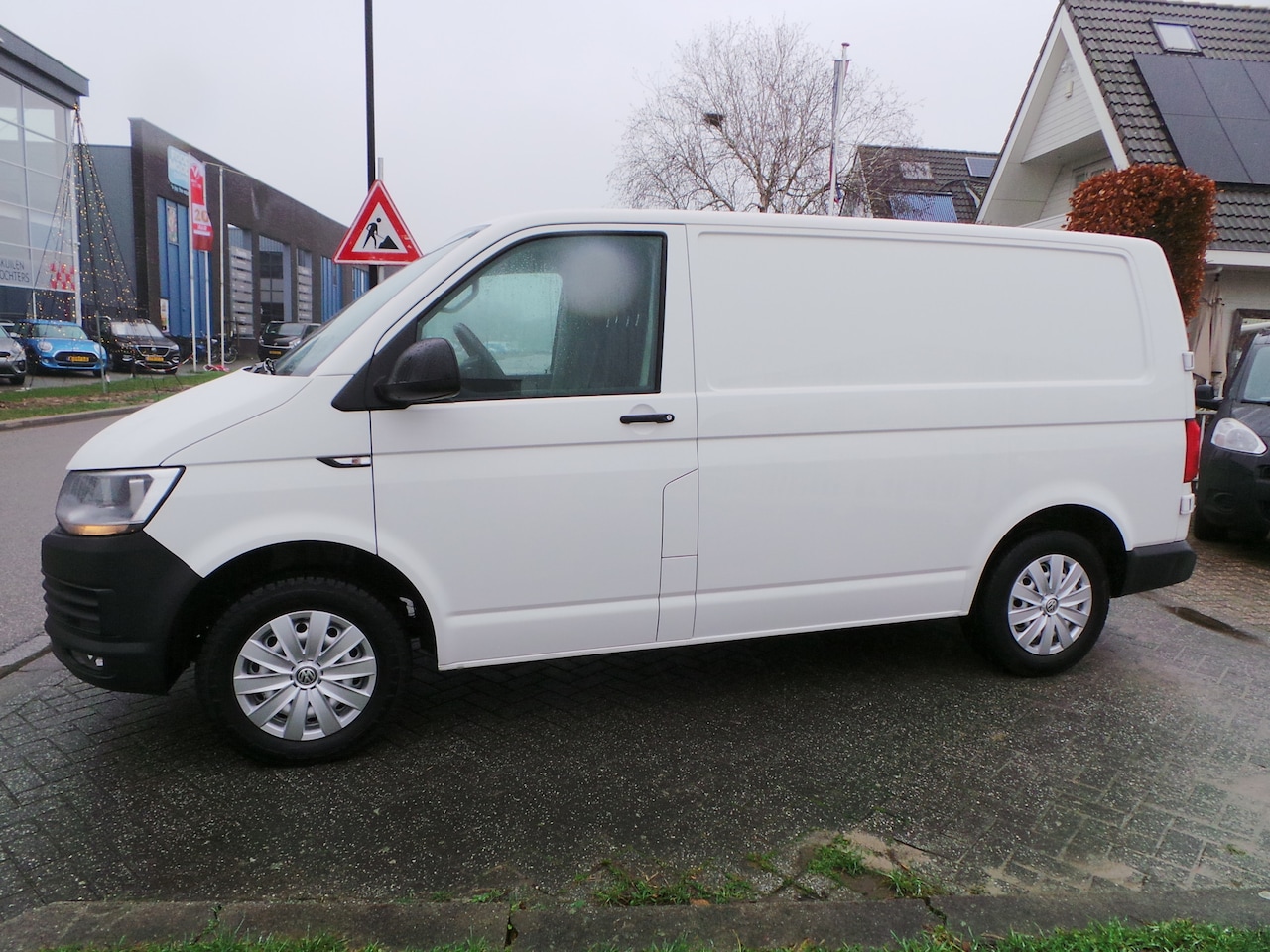 Volkswagen Transporter - 2.0 TDI 102pk L1H1 Airco,Cruise,Navi,Pdc,trekh 3 persoons - AutoWereld.nl