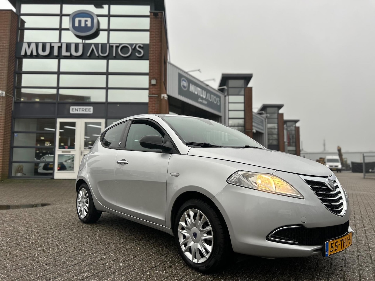 Lancia Y(psilon) - Ypsilon 1.2 Platinum 5Deurs Airco PDC NAP APK - AutoWereld.nl