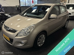 Hyundai i20 - 1.4i i-Motion 5 DEURS / AIRCO / NIEUWE APK / RIJKLAAR