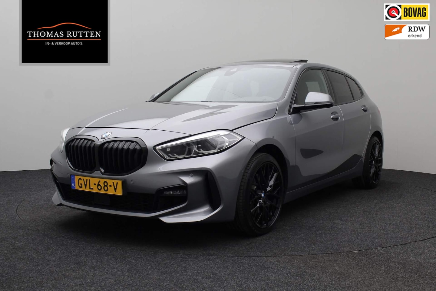 BMW 1-serie - 118i 2023 Automaat | 2023 | Digitaal Dashboard | Panoramadak | Sfeerverlichting | Half Led - AutoWereld.nl