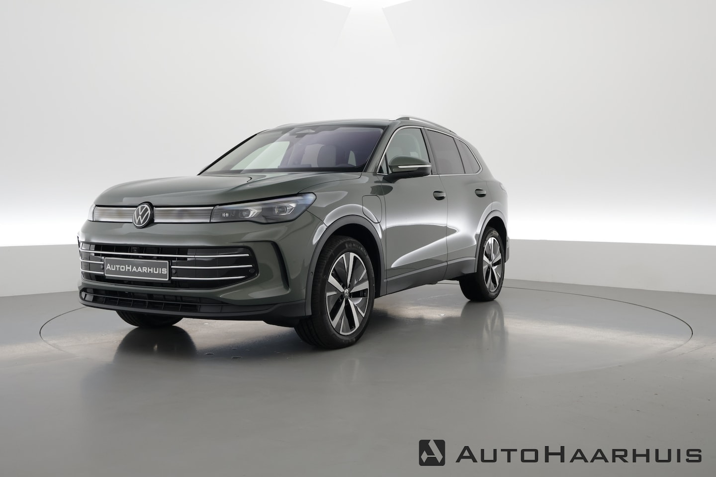 Volkswagen Tiguan - 1.5 eHybrid Elegance | 128km EV range | HUD | Massage | Stoelventi. | H&K | 360cam - AutoWereld.nl