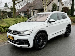 Volkswagen Tiguan - 2.0 TSI 4Motion 3x R-Line 180PK DSG•Pano•Trekhaak