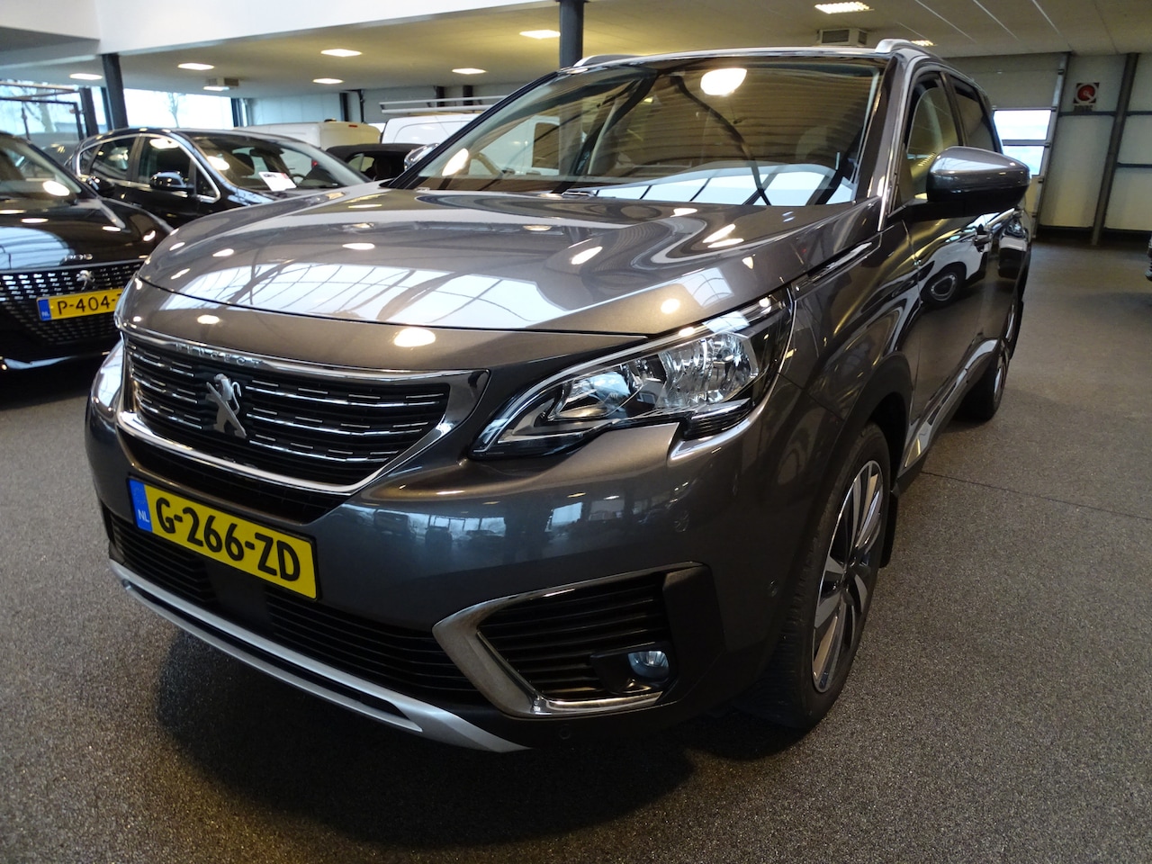 Peugeot 5008 - 1.2 PureTech Premium, 7 Zitplaatsen, Trekhaak, apple carpl. etc. - AutoWereld.nl