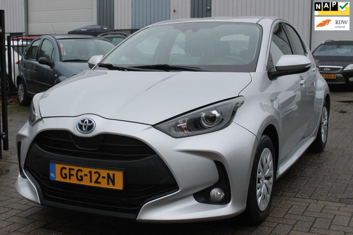 Toyota Yaris - 1.5 Hybrid Active Navi Clima Keyless Cruise! - AutoWereld.nl