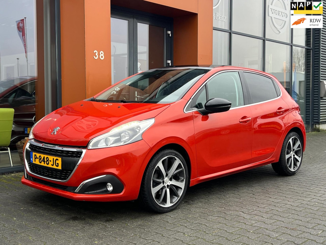 Peugeot 208 - 1.2 PureTech|Carplay|Panodak|Cruise|Navi|PDC+cam - AutoWereld.nl