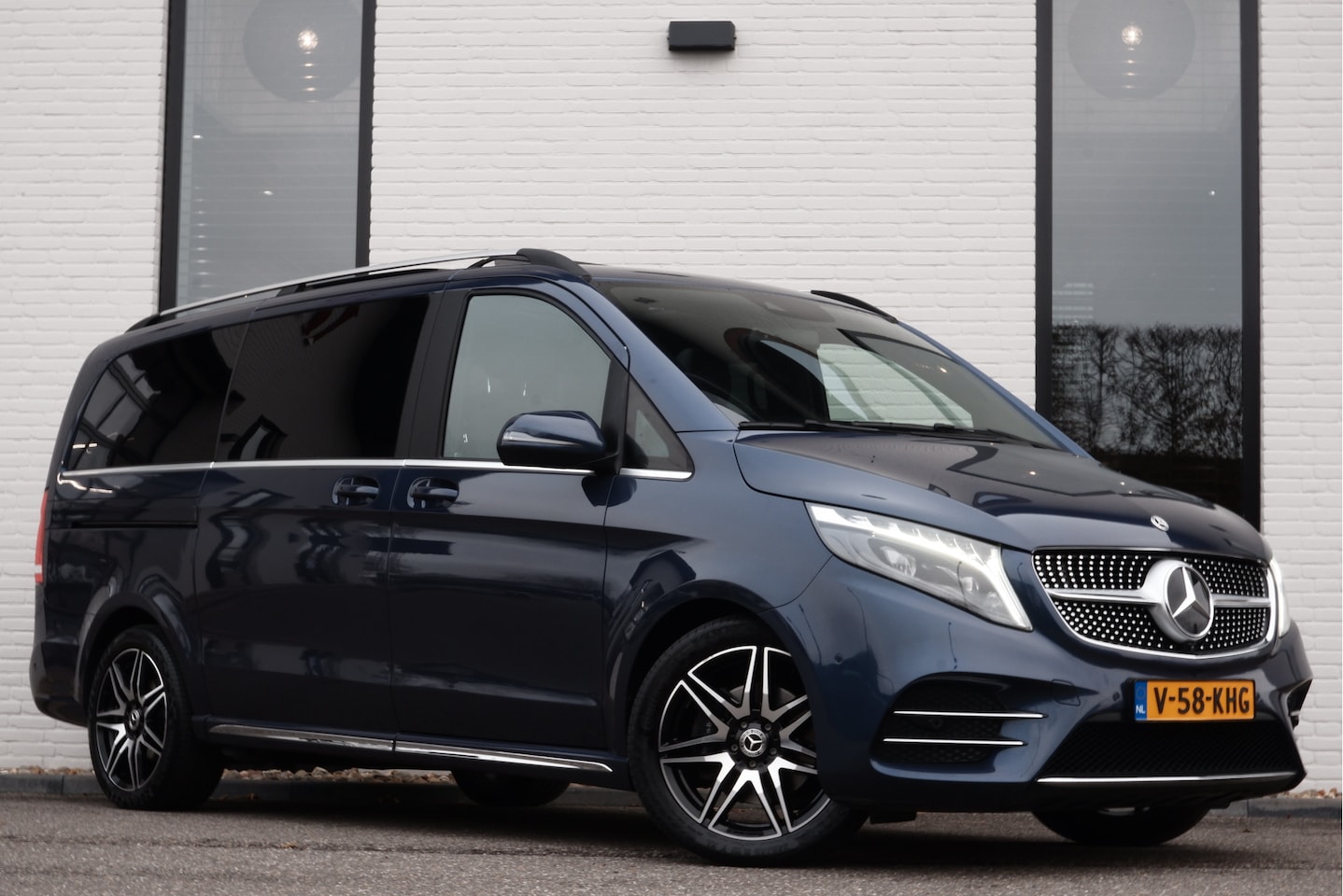 Mercedes-Benz V-klasse - 300d / DC / AMG / Panorama / Burmester / Electr Stoelen / 360 Camera / Vol Opties / NIEUWS - AutoWereld.nl