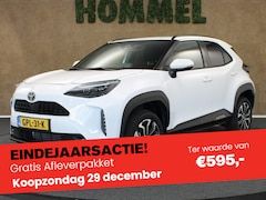 Toyota Yaris Cross - 1.5 Hybrid Team D 130 130 PK - NAVIGATIE - KEYLESS ENTRY & START - STUUR, STOEL EN VOORRUI