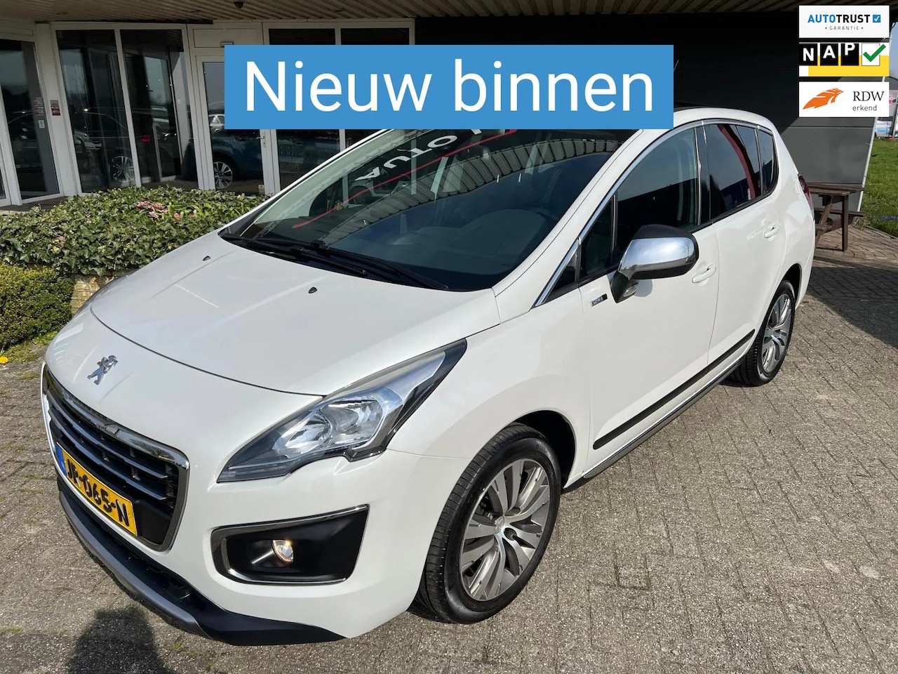 Peugeot 3008 - 1.2 PURE TECH PANO/NAV/ECC/PDC/CAM - AutoWereld.nl