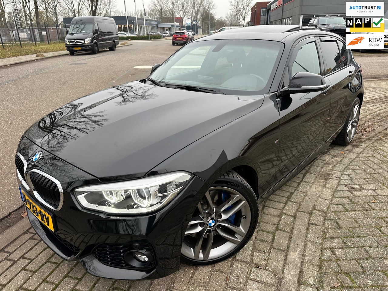 BMW 1-serie - 118D 2017 M-SPORT PAKKET DAKRAAM VOL-LEER LUX HARMAN KARDON - AutoWereld.nl