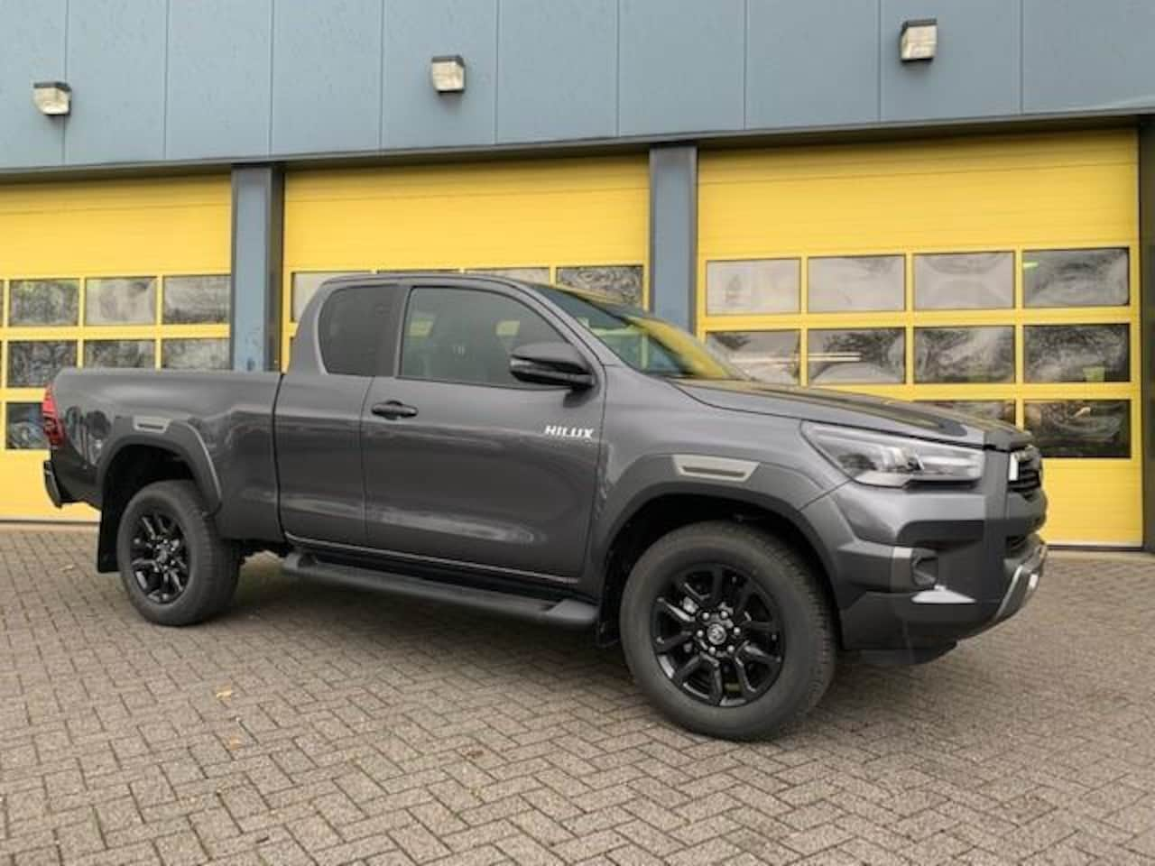 Toyota HiLux - 2.8 D-4D Xtra Cab Invincible 2.8 D-4D Xtra Cab Invincible - AutoWereld.nl